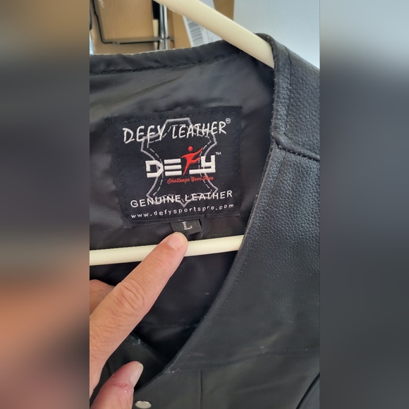 Black Leather Riding Vest - Picture 3 of 6